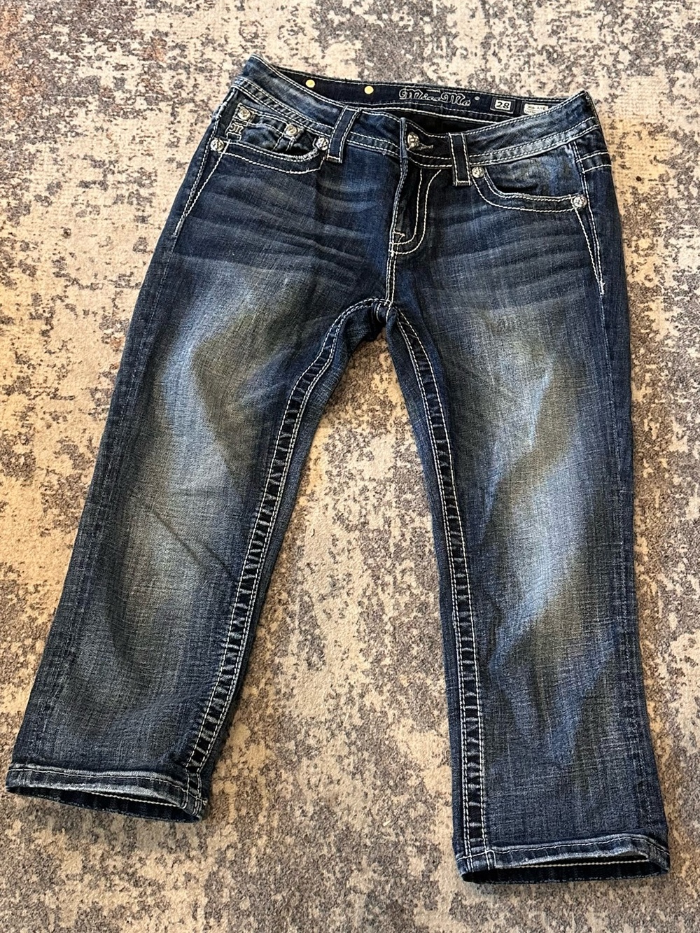 EUC Miss Me Mid Rise Cuffed Capri’s—Sz 28